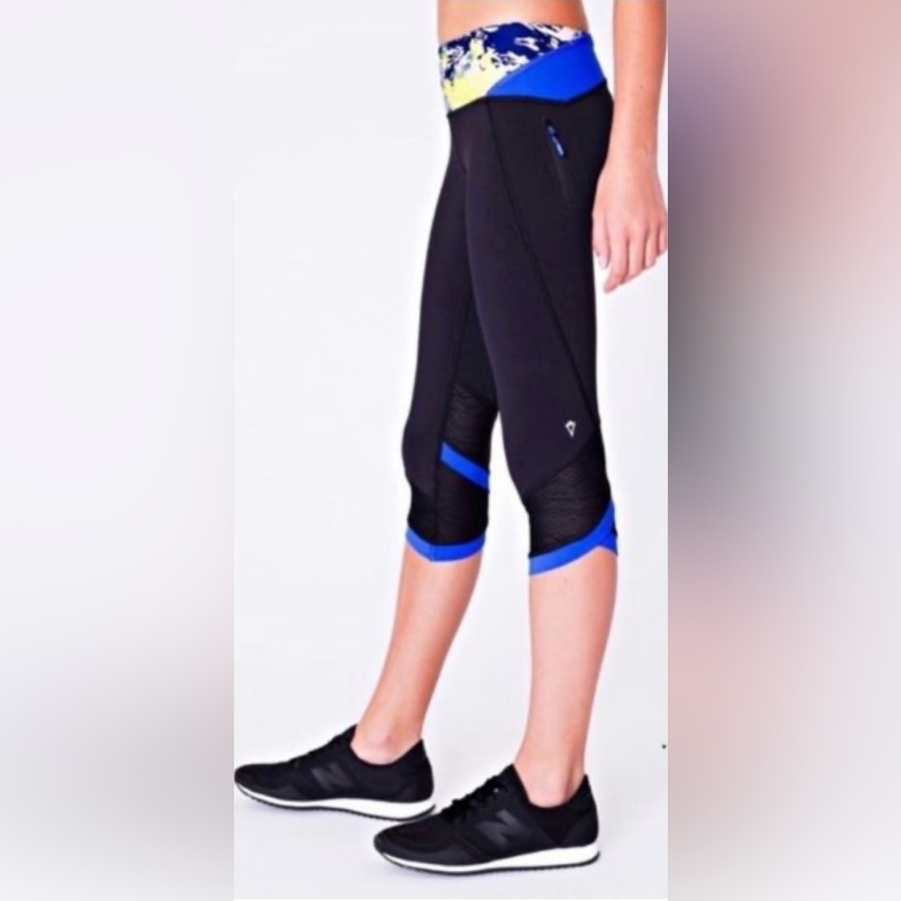 Ivivva by Lululemon Cropped leggings in black and blue sz 14